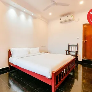 Spot On 39480 Vattekad Tourist Kochi